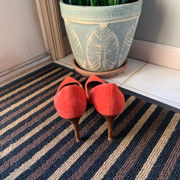 Tahari Heels - Picture 3 of 5